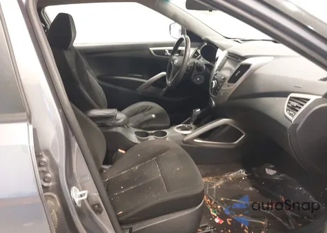 2016 Hyundai Veloster z USA, uszkodzony, nr VIN KMHTC6AD2GU268765